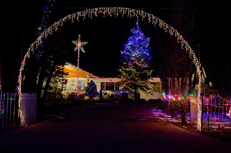 6_Christmas_Lights_2020_Pyros.jpg